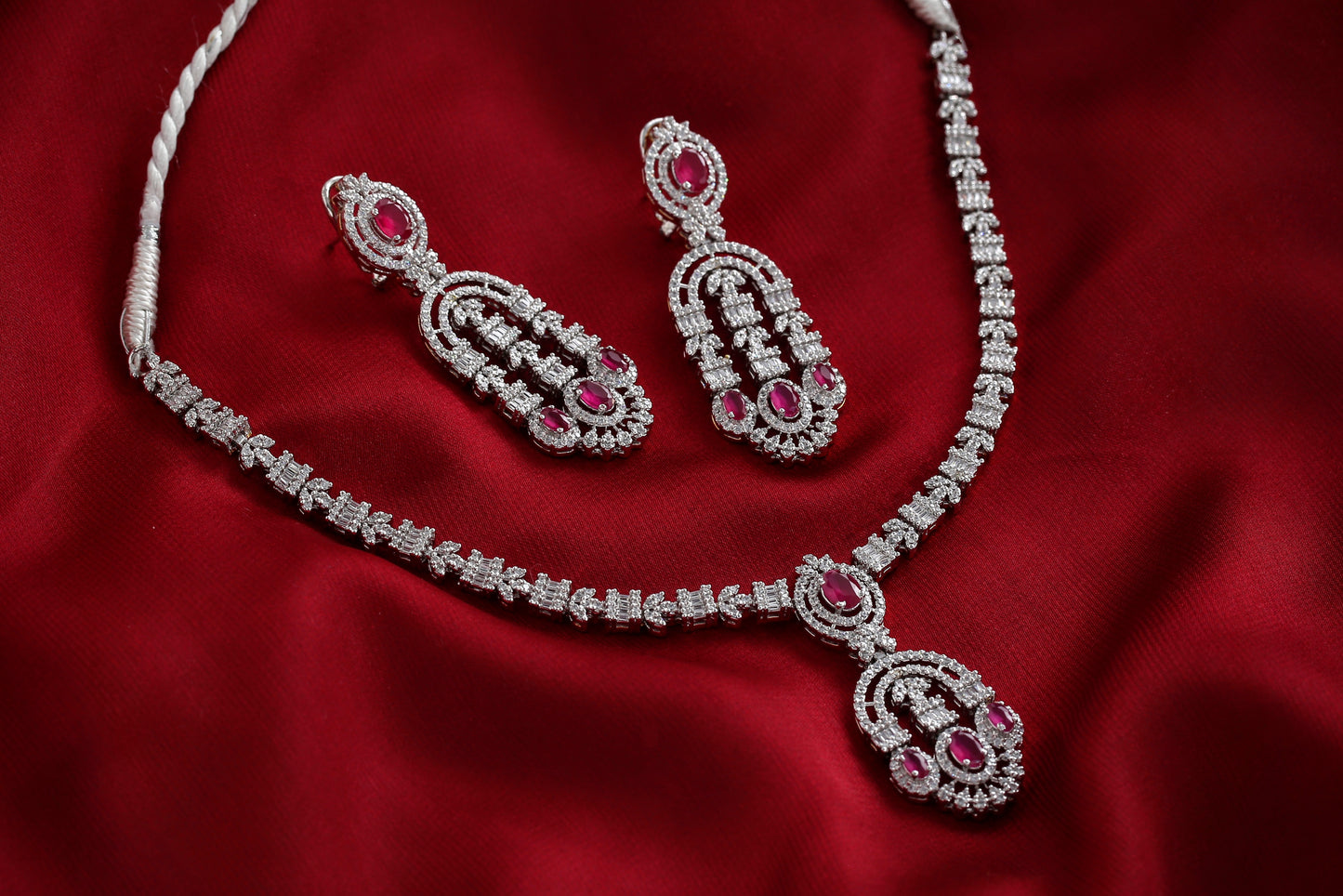 Silver Gleaming Necklace