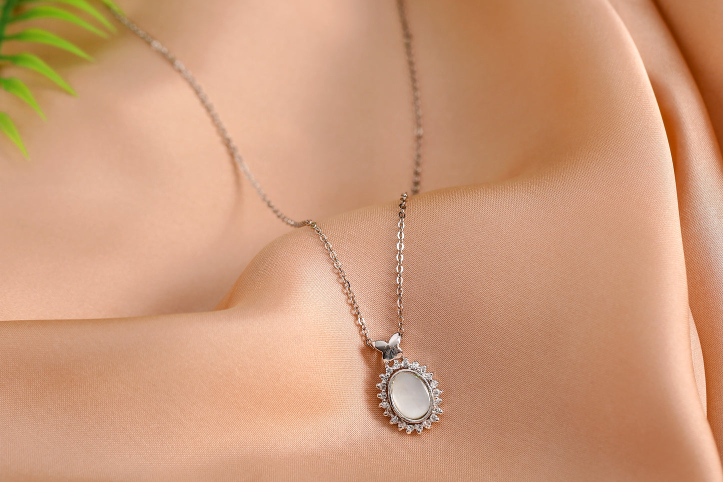 Iridescent Mother of Pearl Necklace