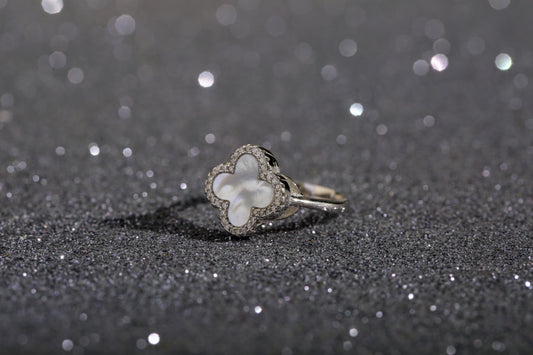 Clover Mother of Pearl Ring