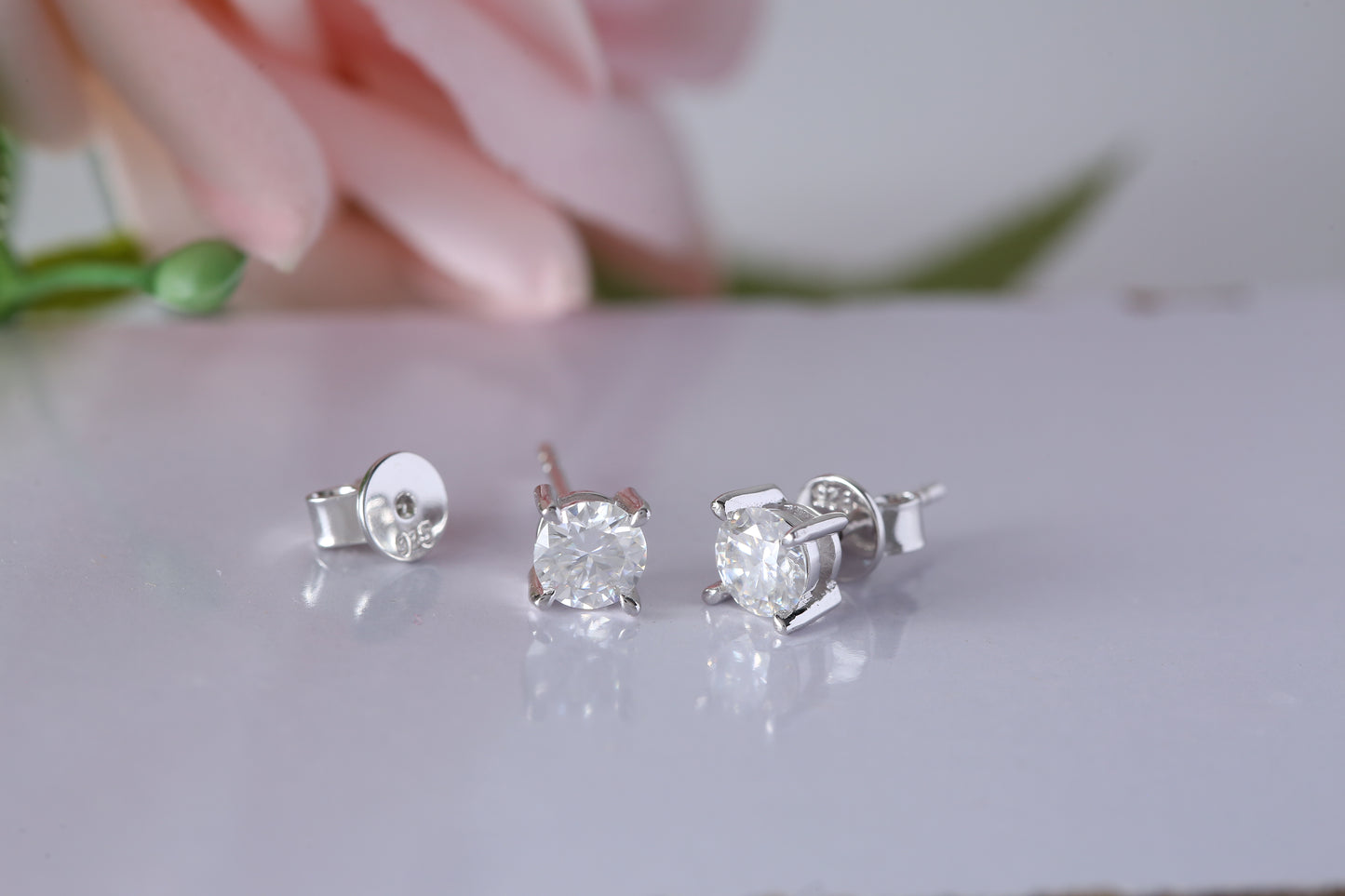 Moissanite Round Cut Tops