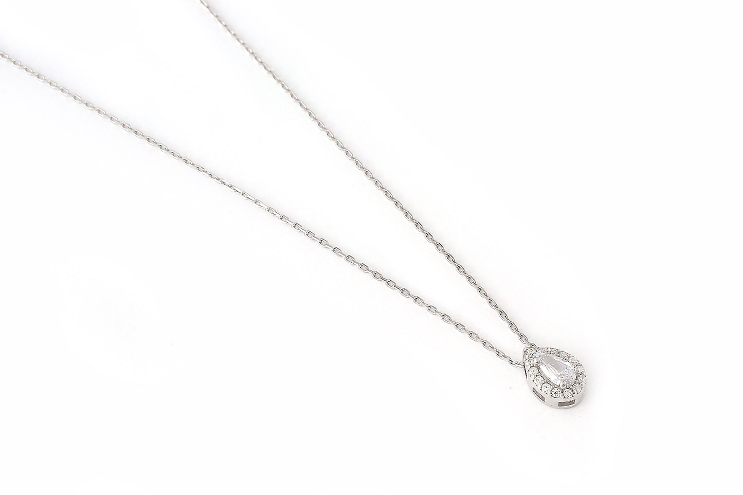 Small Oval Solitair Pendant