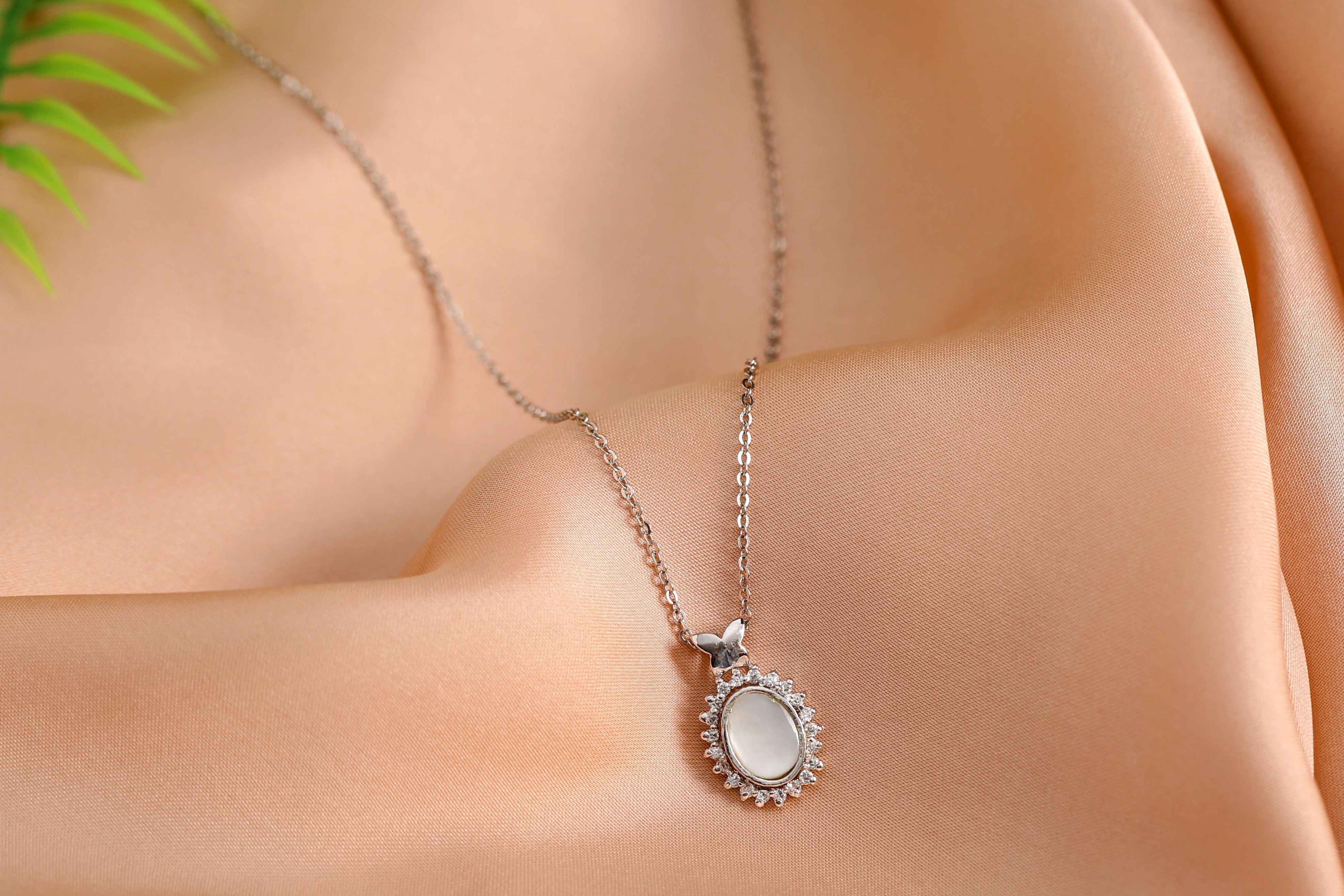 Iridescent Mother of Pearl Necklace