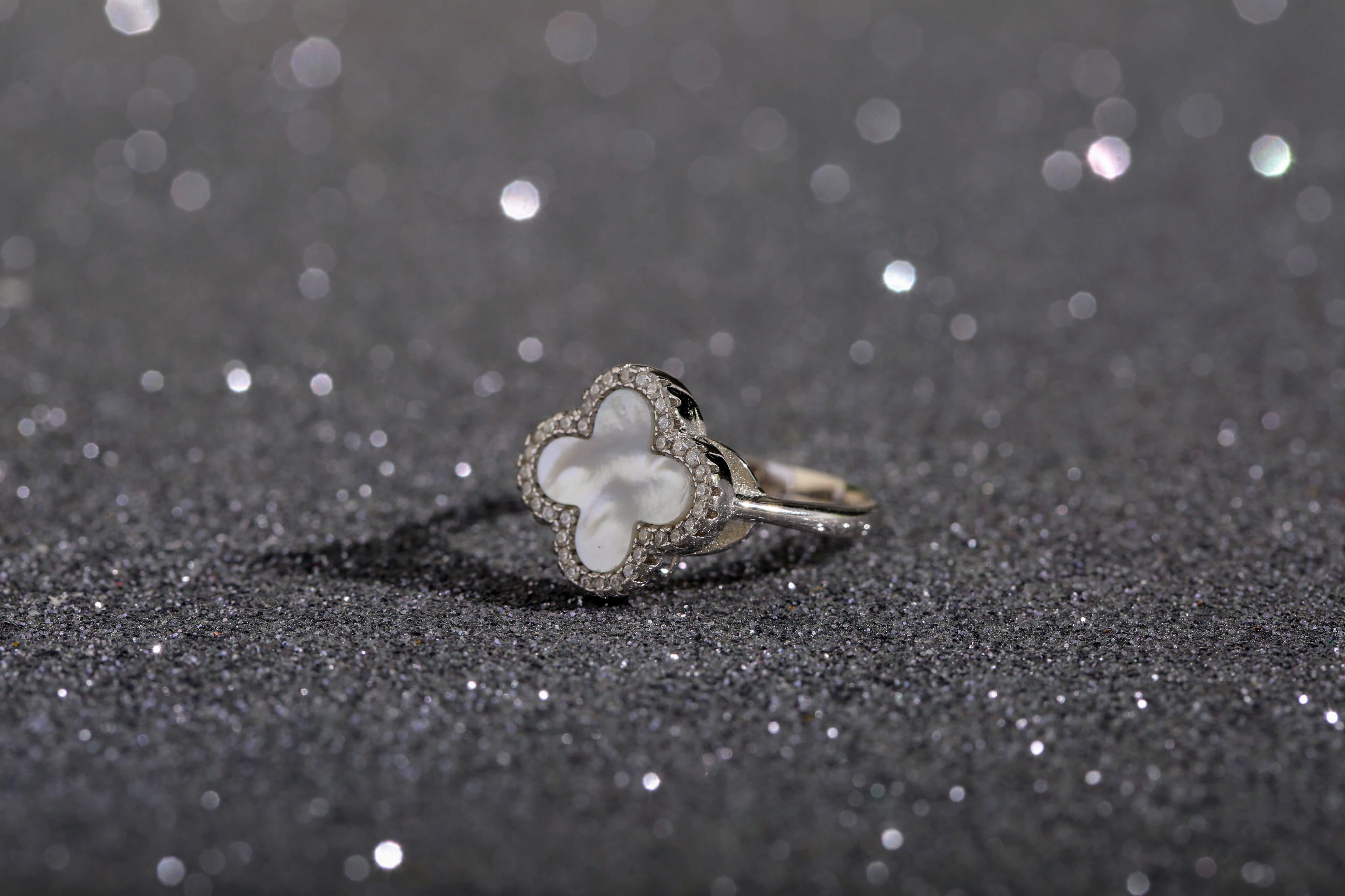Clover Mother of Pearl Ring