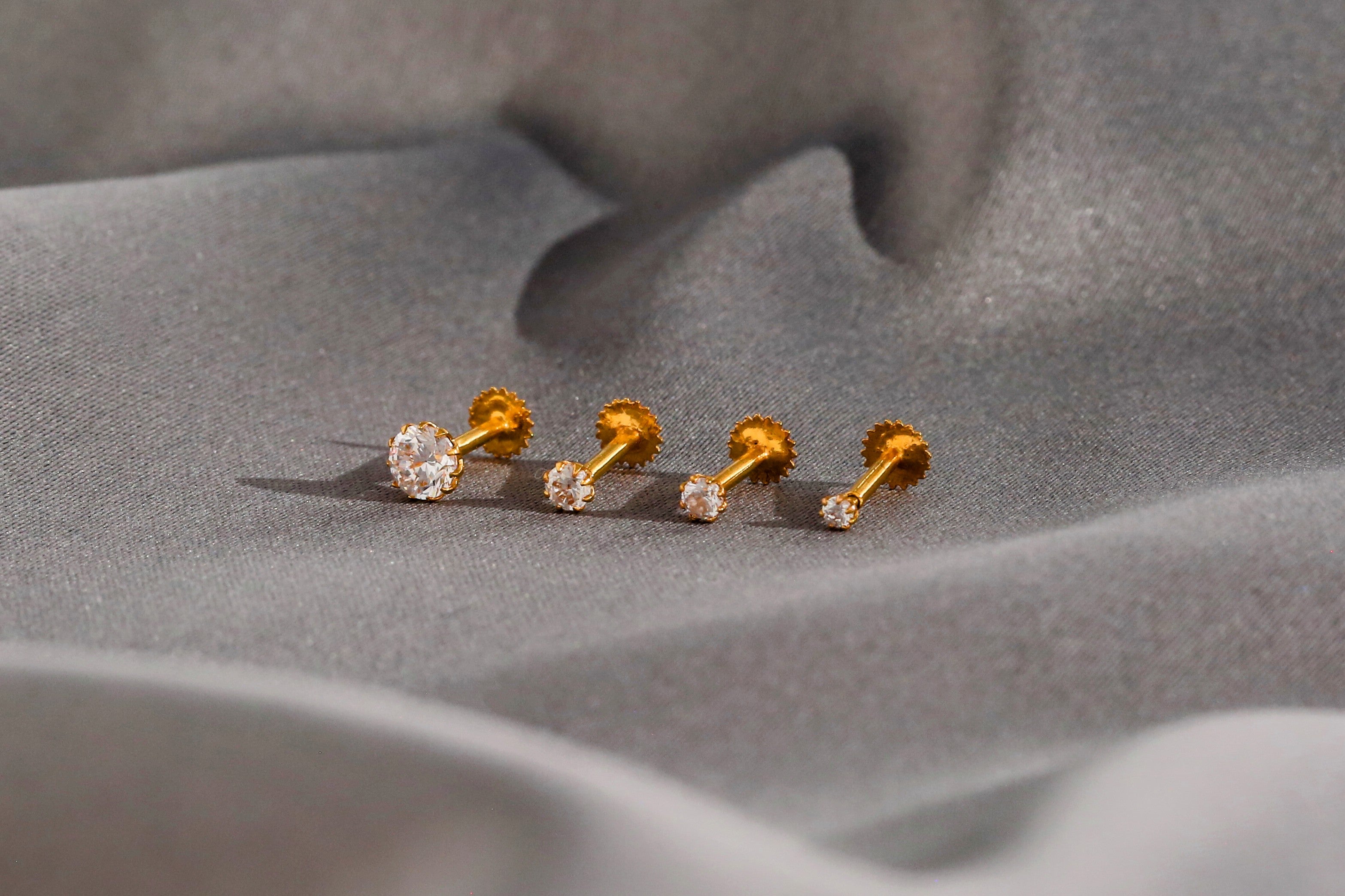 18k Gold Screw NosePin